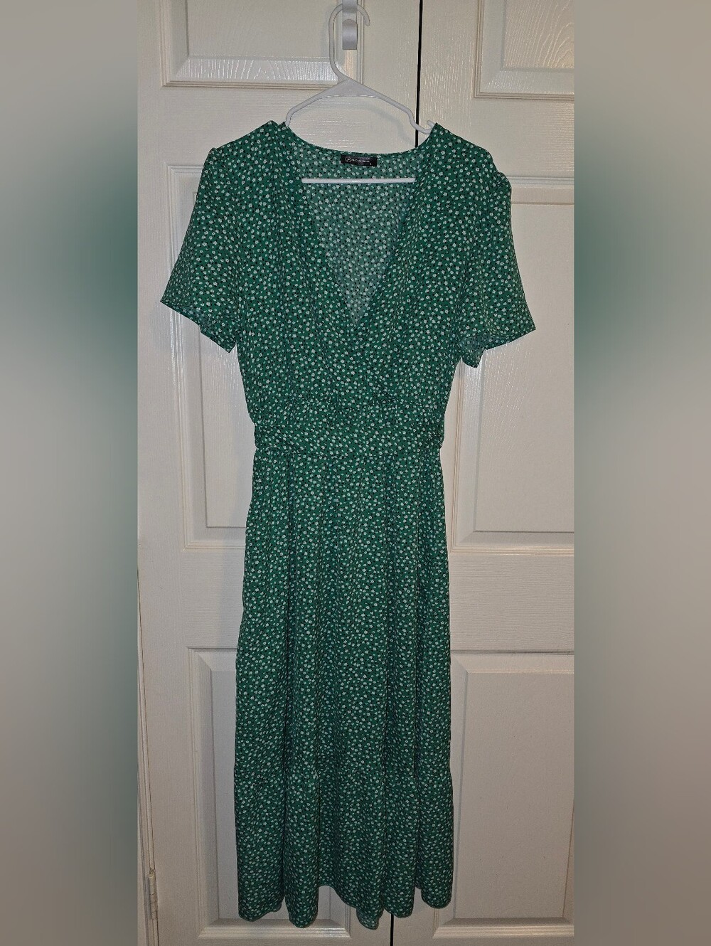 Pretty Garden Green Floral V-Neck Dress - Large